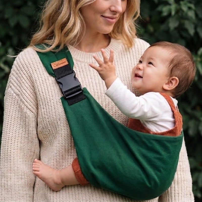 Maman active avec bébé en sling
